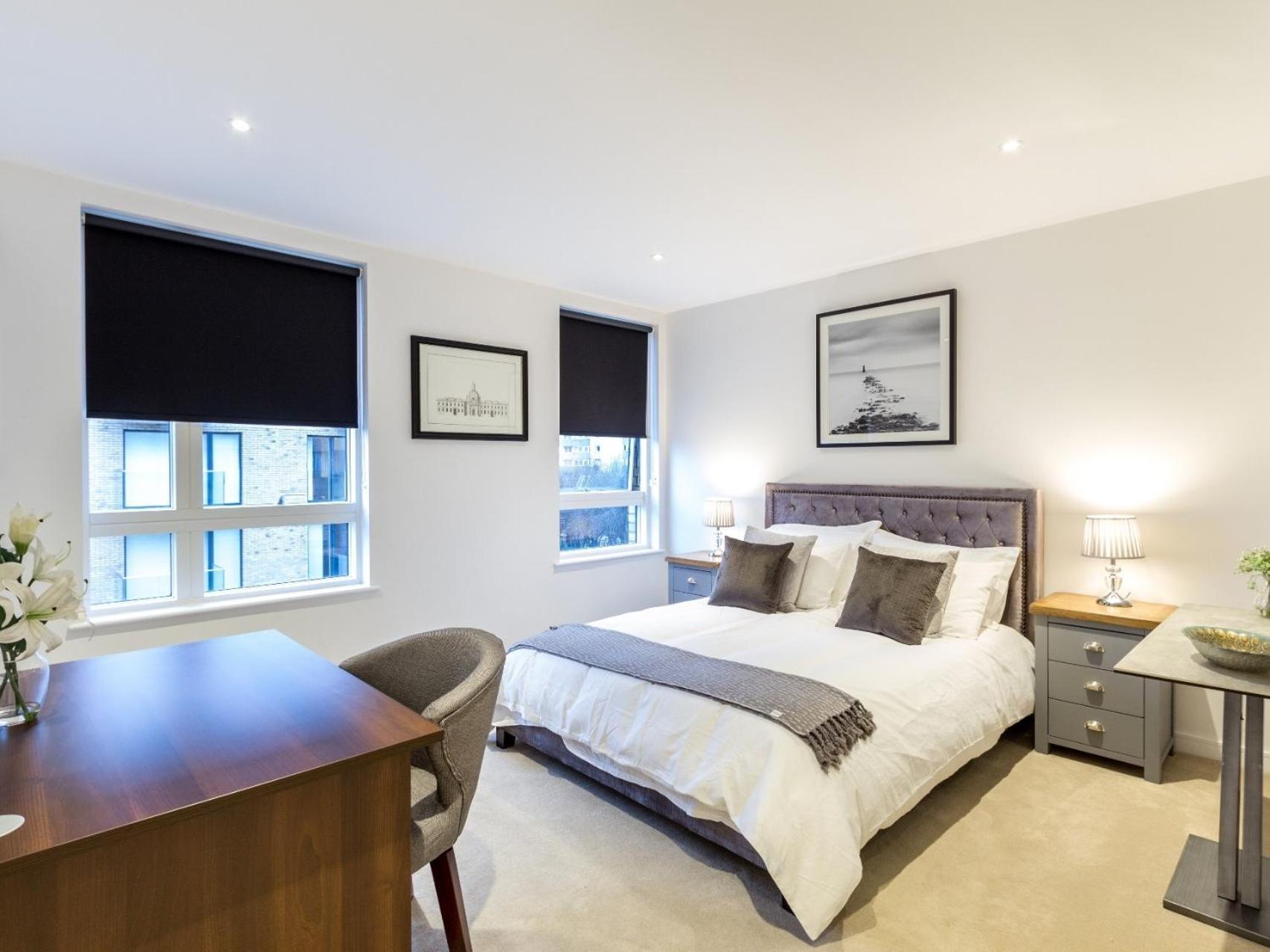 2 Bed Property Close To Heathrow Airport Хаунслоу Экстерьер фото