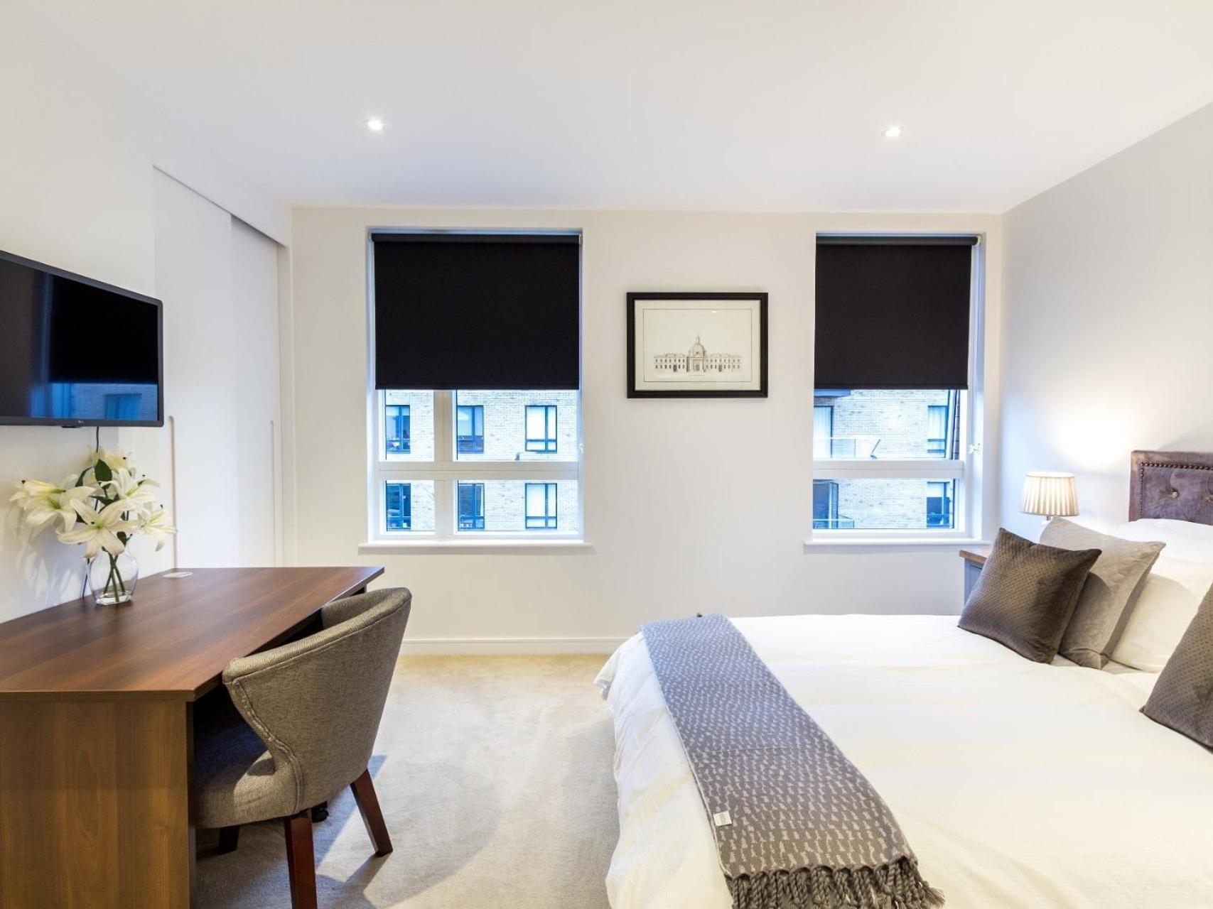 2 Bed Property Close To Heathrow Airport Хаунслоу Экстерьер фото