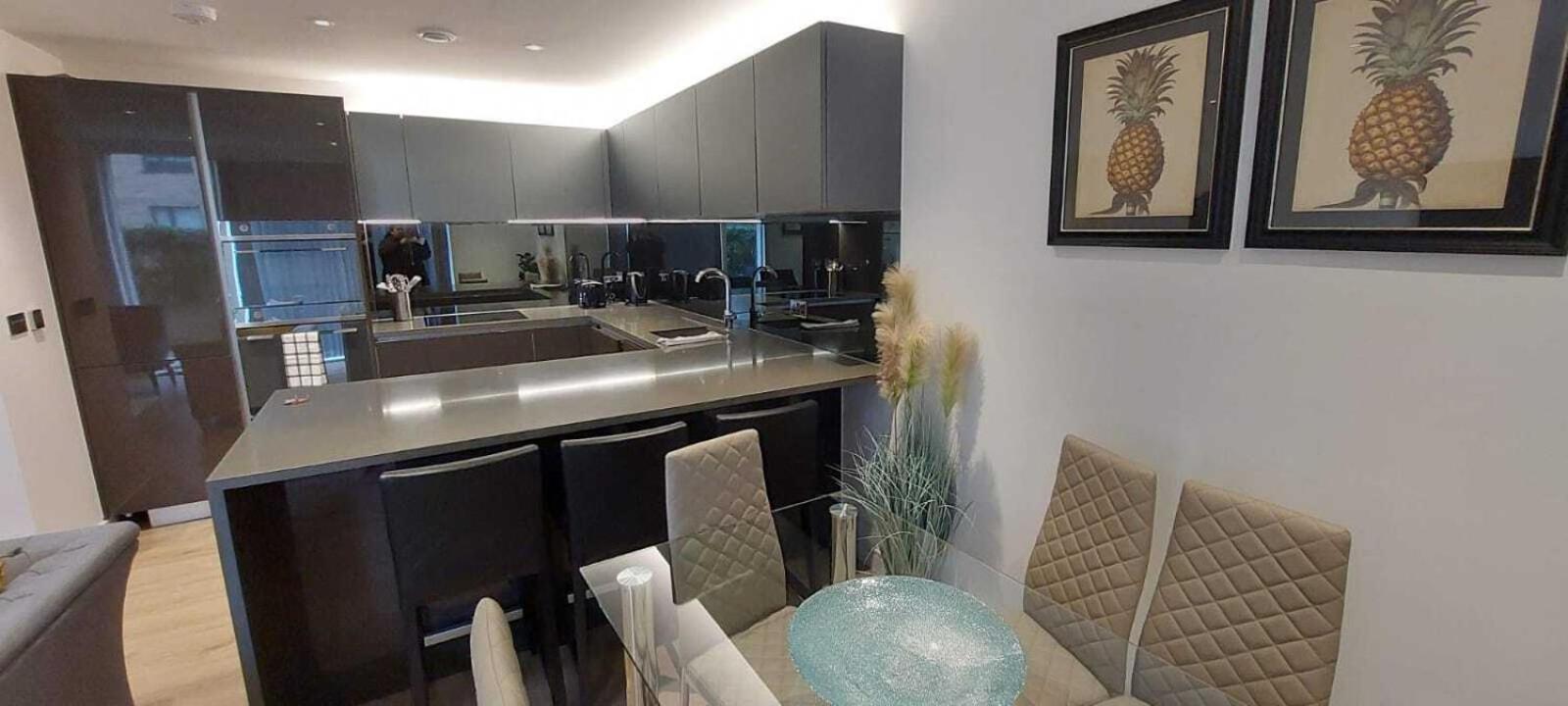 2 Bed Property Close To Heathrow Airport Хаунслоу Экстерьер фото
