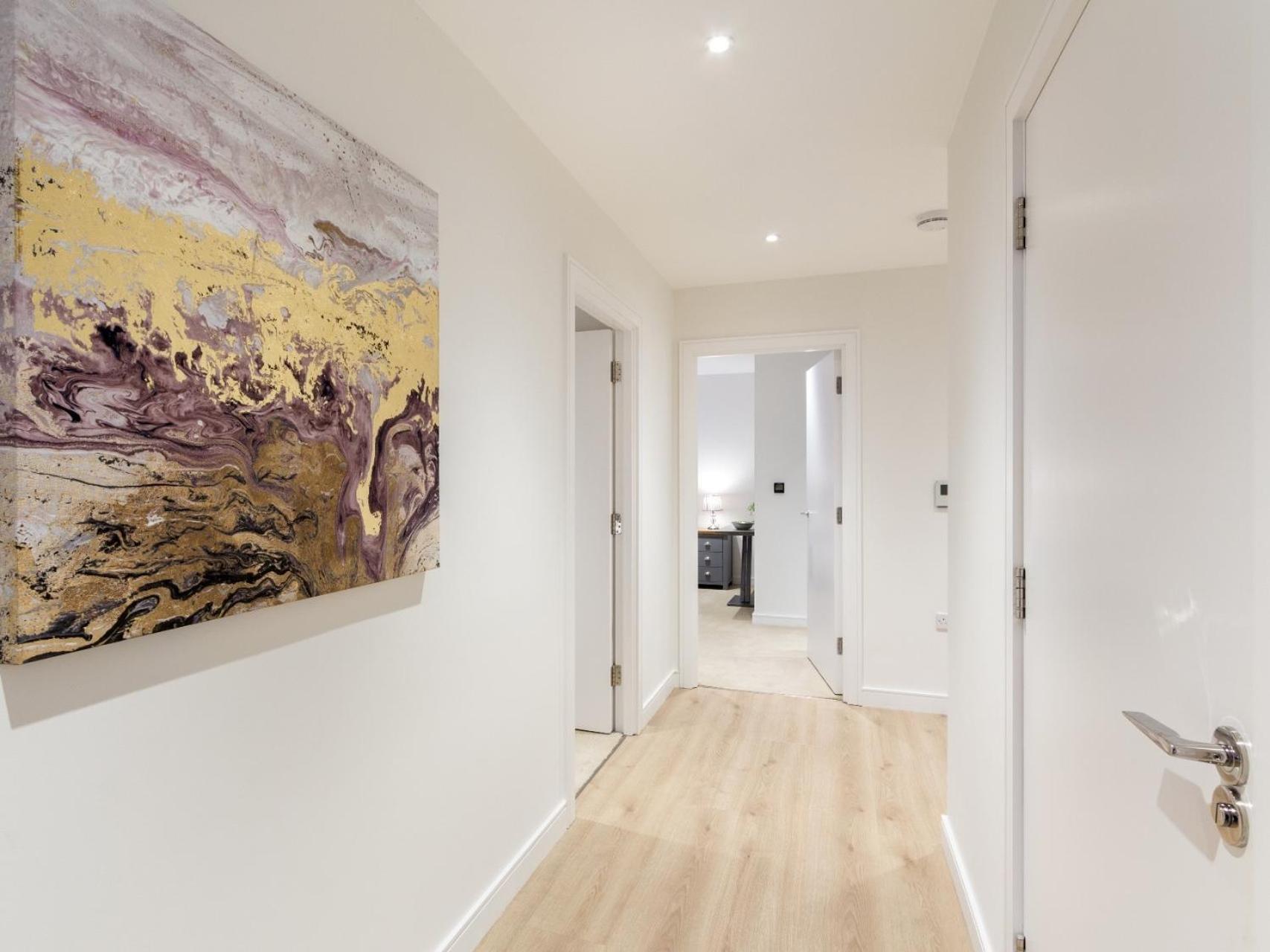 2 Bed Property Close To Heathrow Airport Хаунслоу Экстерьер фото