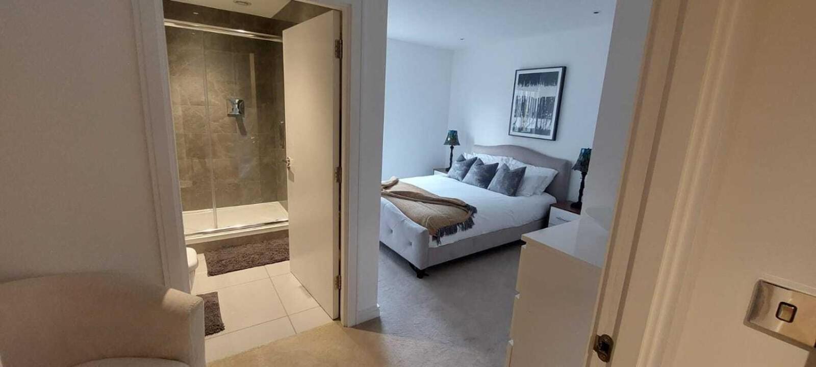 2 Bed Property Close To Heathrow Airport Хаунслоу Экстерьер фото