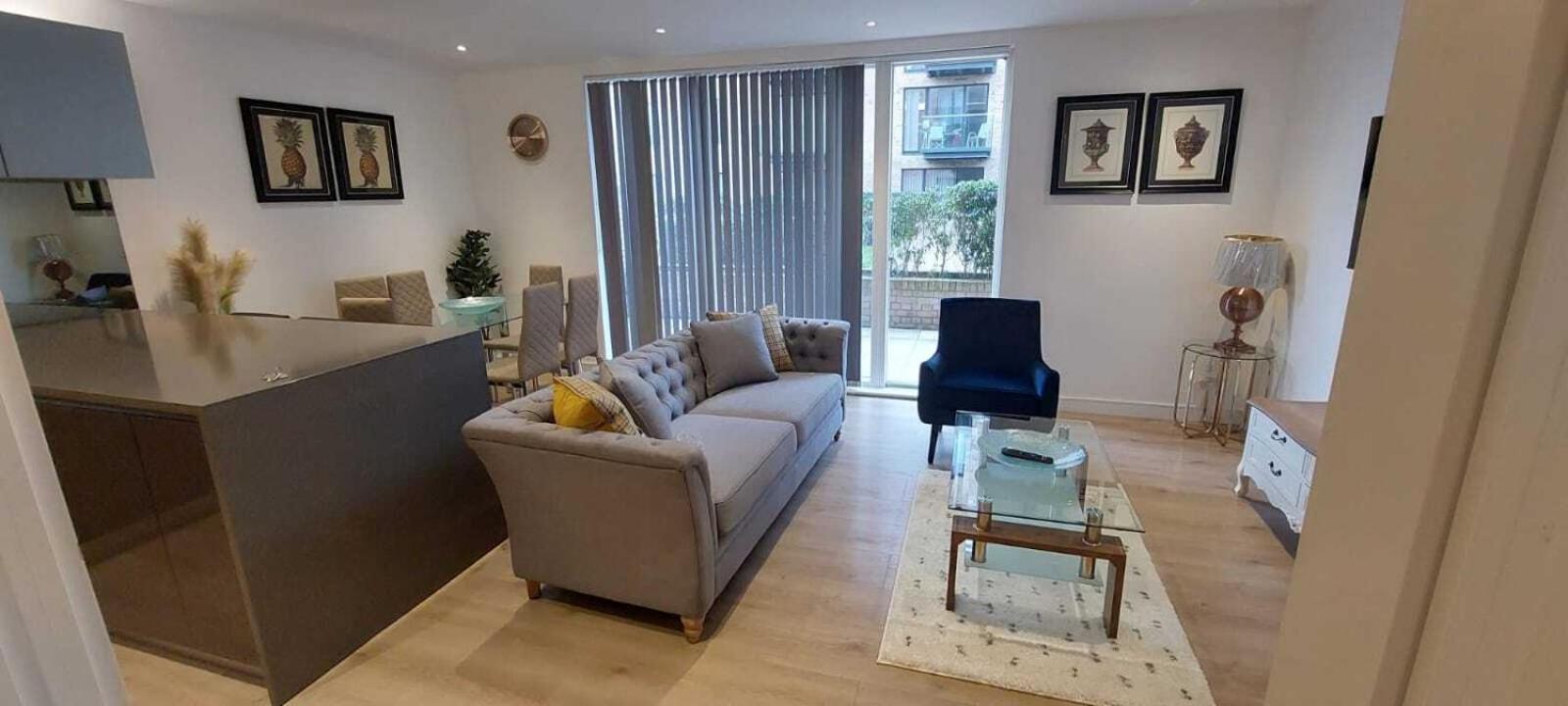 2 Bed Property Close To Heathrow Airport Хаунслоу Экстерьер фото