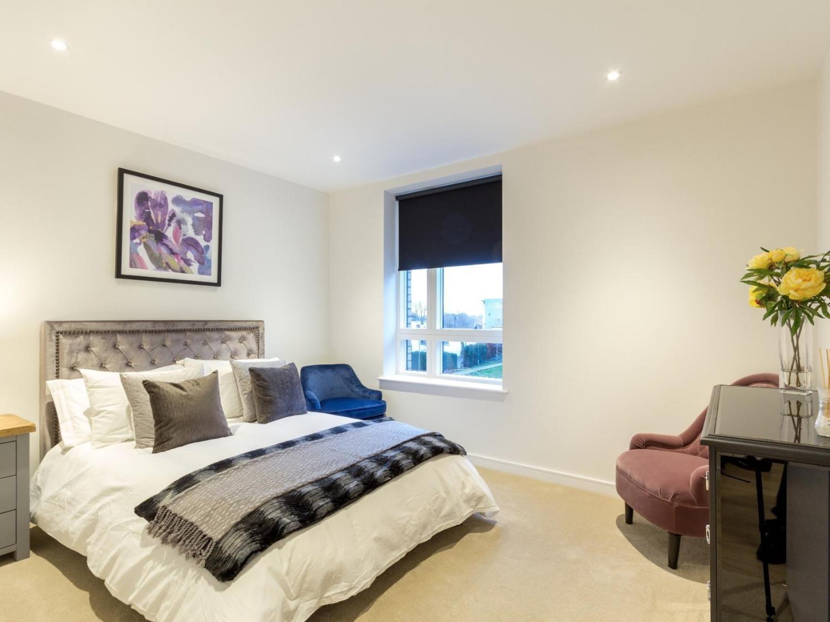 2 Bed Property Close To Heathrow Airport Хаунслоу Экстерьер фото
