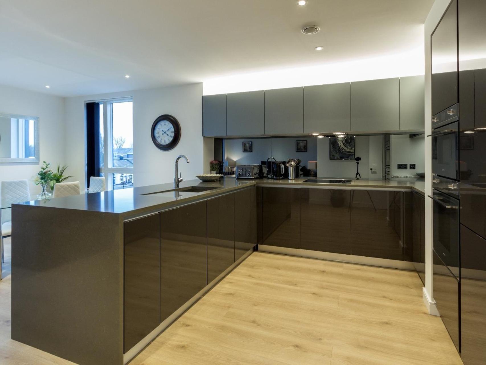 2 Bed Property Close To Heathrow Airport Хаунслоу Экстерьер фото